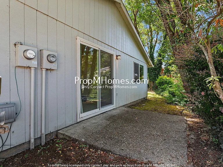 913 W Charles Street — Photo 15