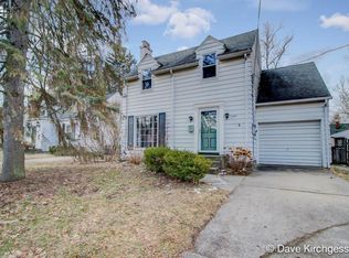 1145 Lakeside Dr SE, East Grand Rapids, MI