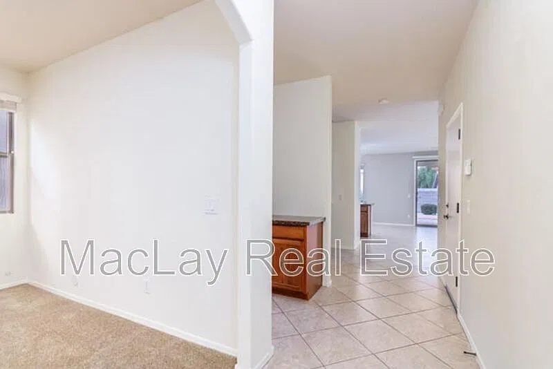 3 bed, 3.0 bath, 1828 sqft, $2,200 — Photo 4