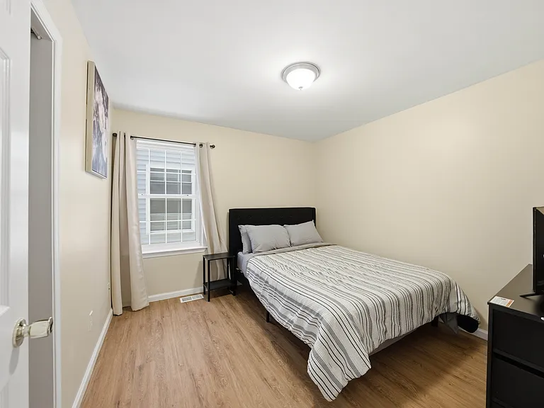 1049 Lafayette St #1A — Photo 11