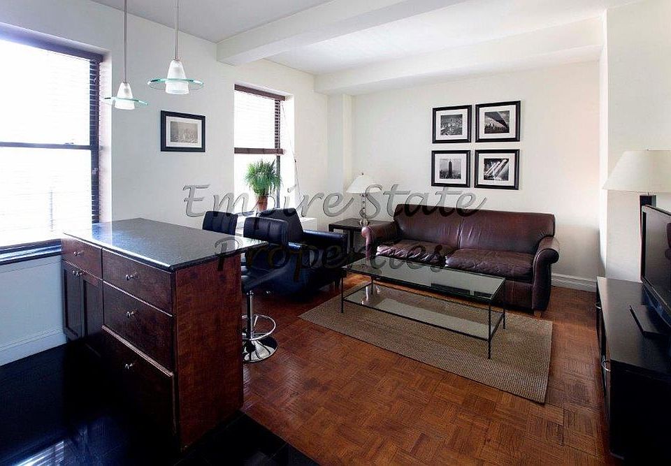 1st image of 150 W 51st St APT 1517