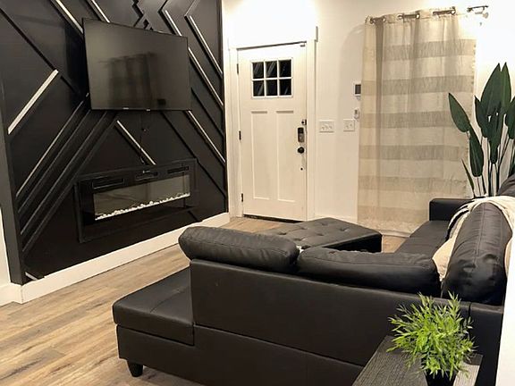 3rd image of 1104 Welch St SW