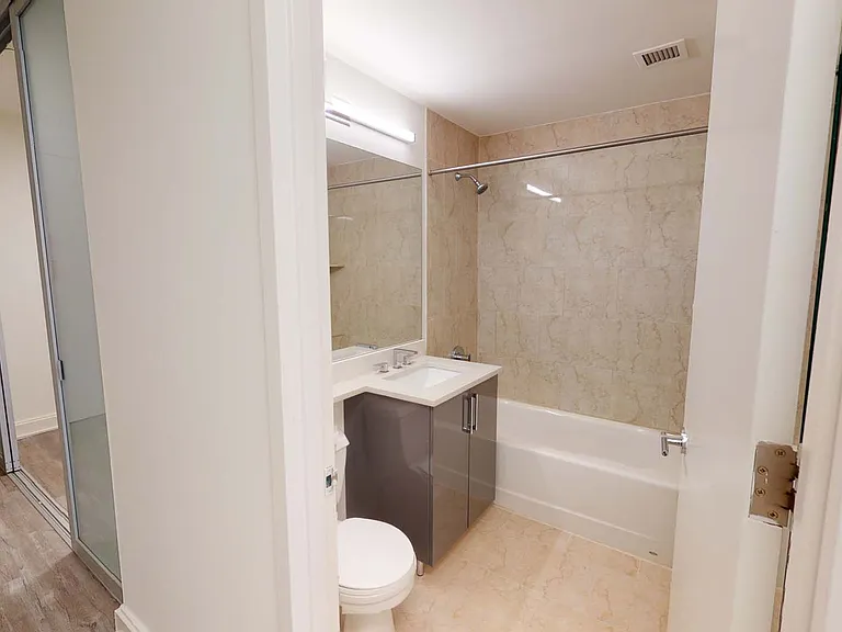 10 Hanover Square — Photo 63