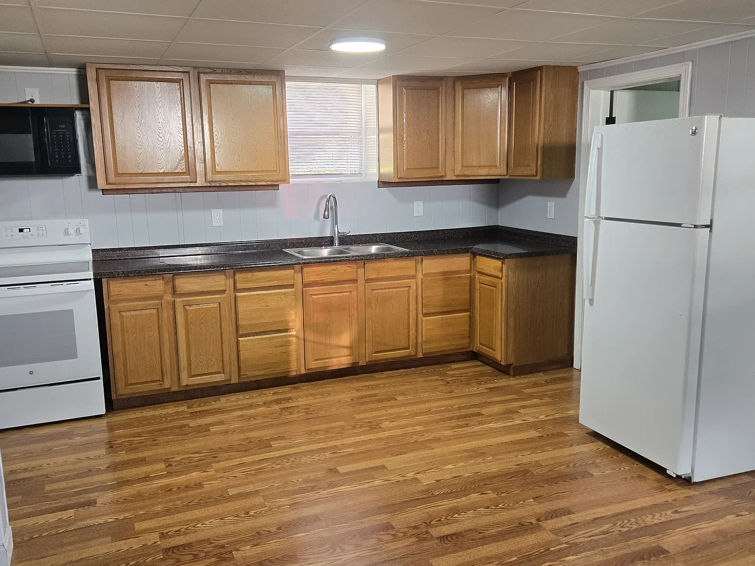 2 bed, 690 sqft, $1,400 — Photo 3