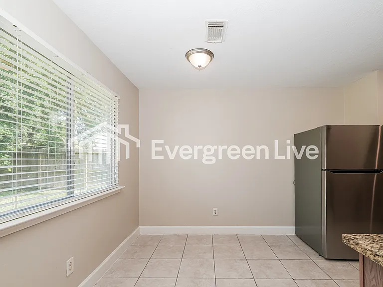 18034 Lago Forest Dr — Photo 9
