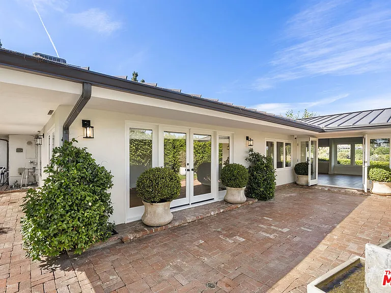 9881 Beverly Grove Dr — Photo 7