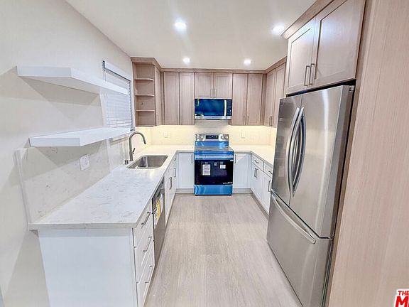 3rd image of 1127 S Bedford Dr #101