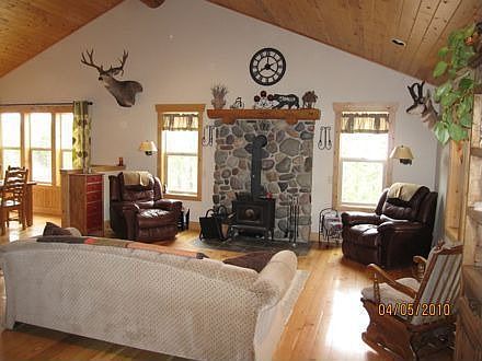 2nd image of 2536 Middle Rd