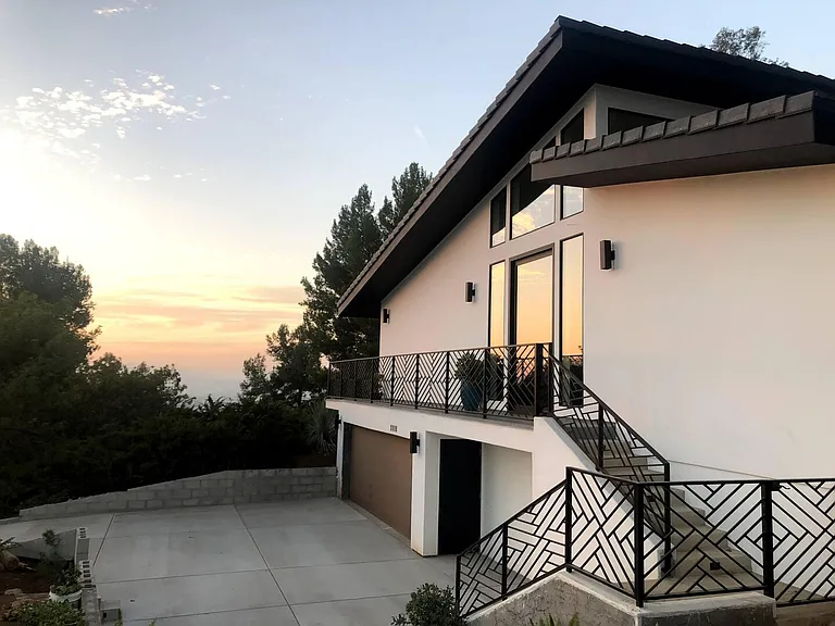 2050 Hidden Crest Dr — Photo 32
