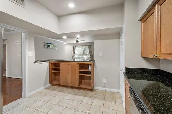 2255 Braeswood Park Dr #338 — Photo 8