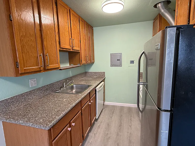 100 Elm St — Photo 13