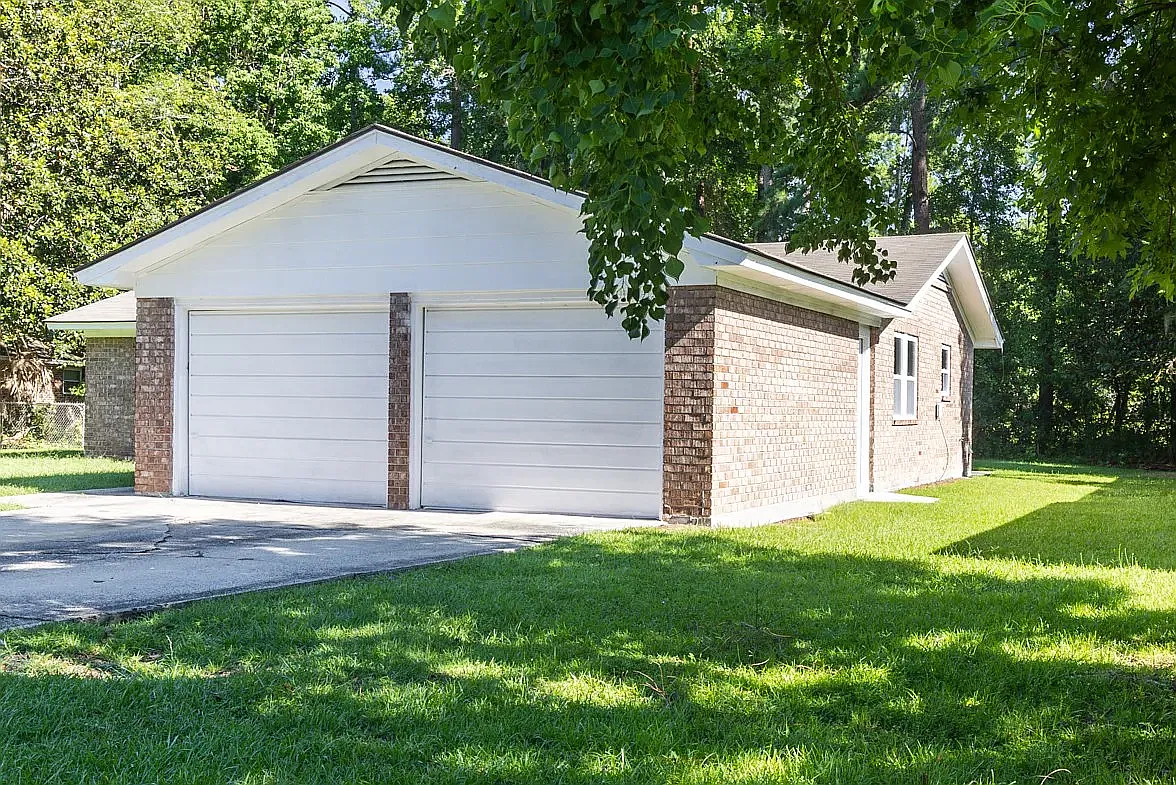 3 bed, 1270 sqft, $2,000 — Photo 2