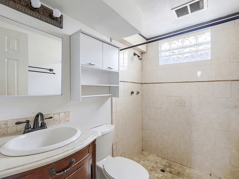 301 Moss St — Photo 18