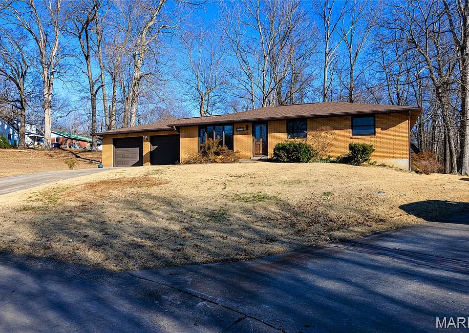 1st image of 1044 Oakland Dr