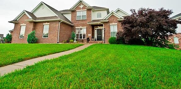 2nd image of 10 Fieldcrest Dr