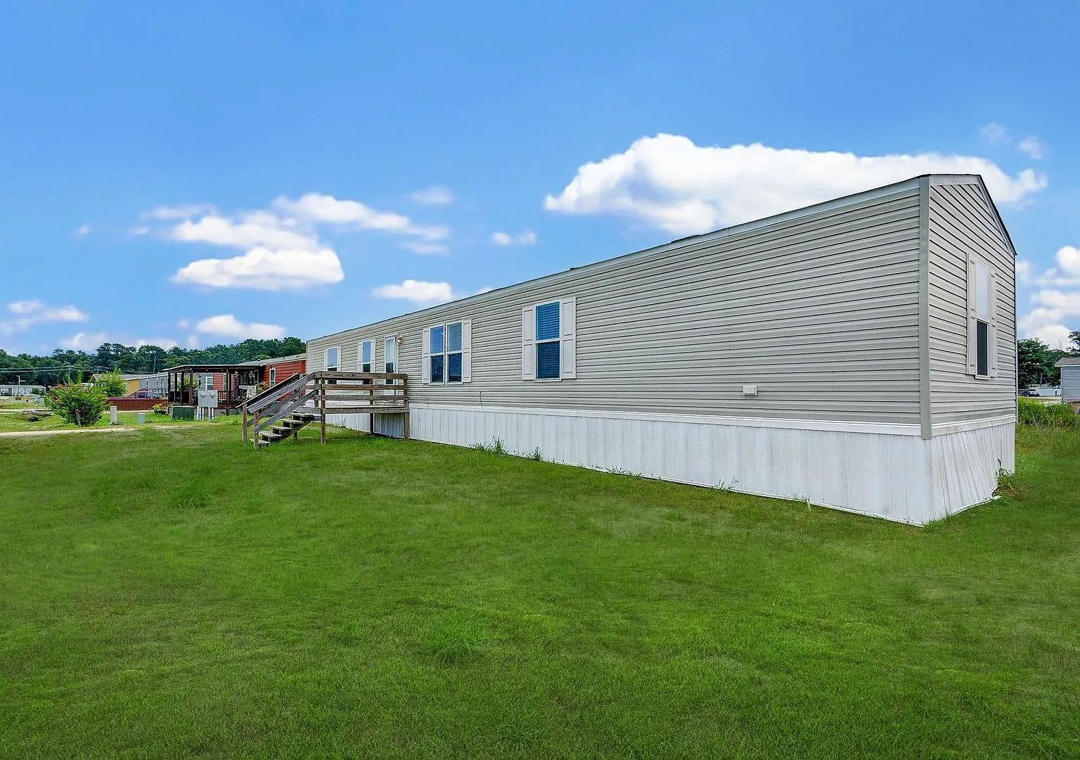 2245 Ben Blvd — Photo 1