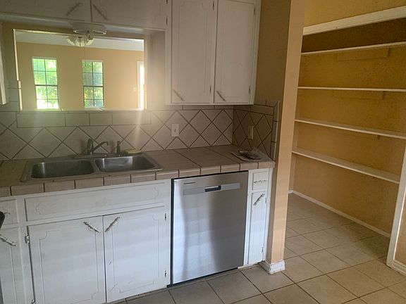 4th image of 108 Hidalgo St #A