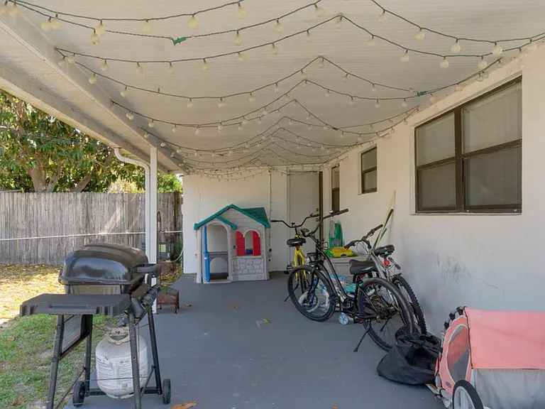 210 Cassia Blvd — Photo 3