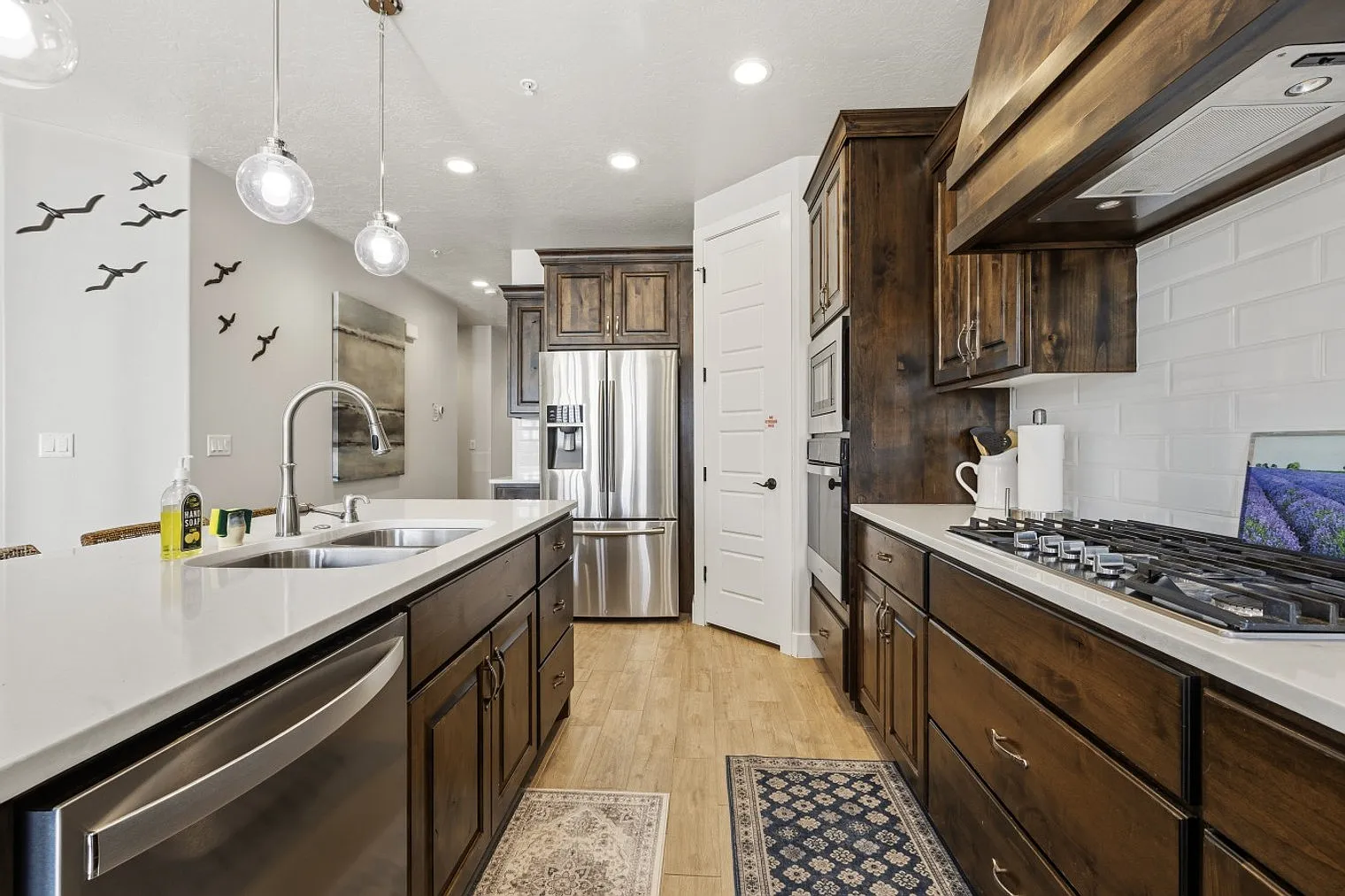 4 bed, 4.0 bath, 1700 sqft, $4,491 — Photo 4