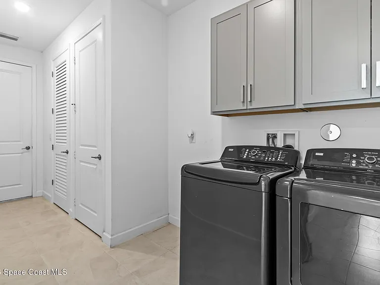 9713 Alister Dr — Photo 15
