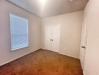 569 Creekside Cir — Photo 6