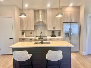 18 Woburn St #2001, Reading, MA 01867