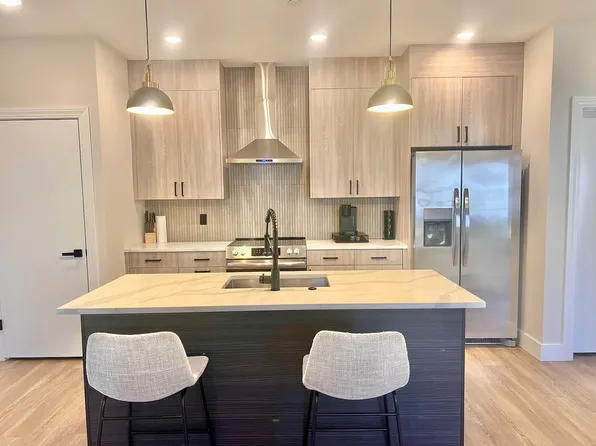 18 Woburn St #2002, Reading, MA 01867