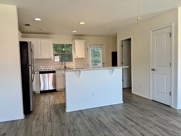 279 S Breakwater Ln — Photo 6