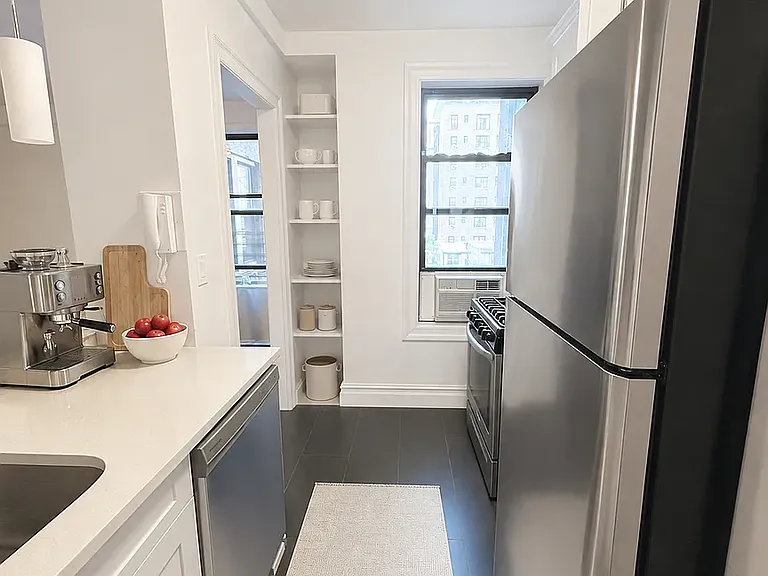 425 Riverside Dr #8F — Photo 4