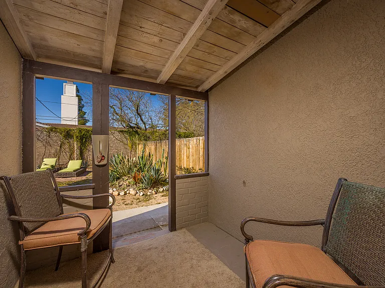 1533 E Lester St — Photo 8