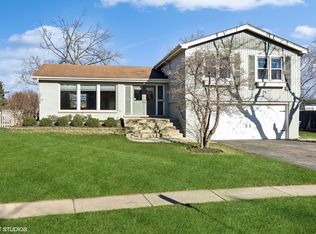 283 Columbine Dr, Clarendon Hills, IL 60514