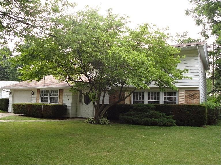 1st image of 828 W 67th Ln