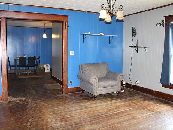 3rd image of 419 W South 2nd St