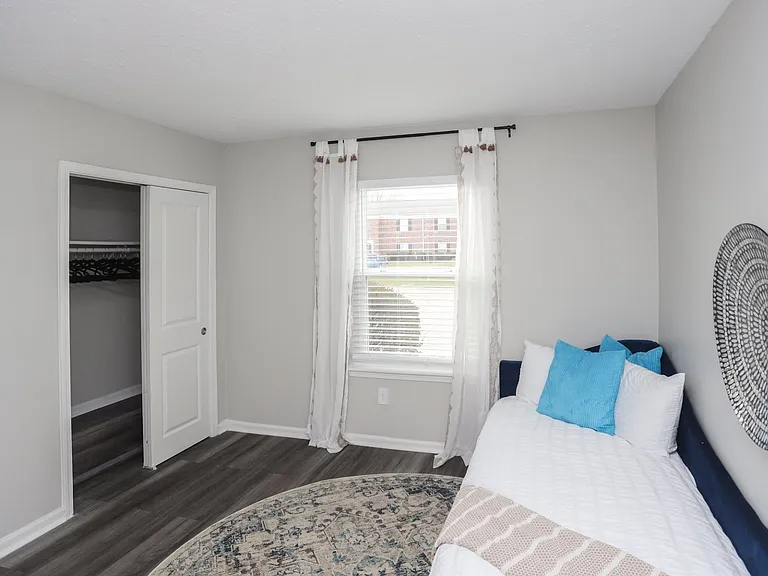 Meridian Court South — Photo 14