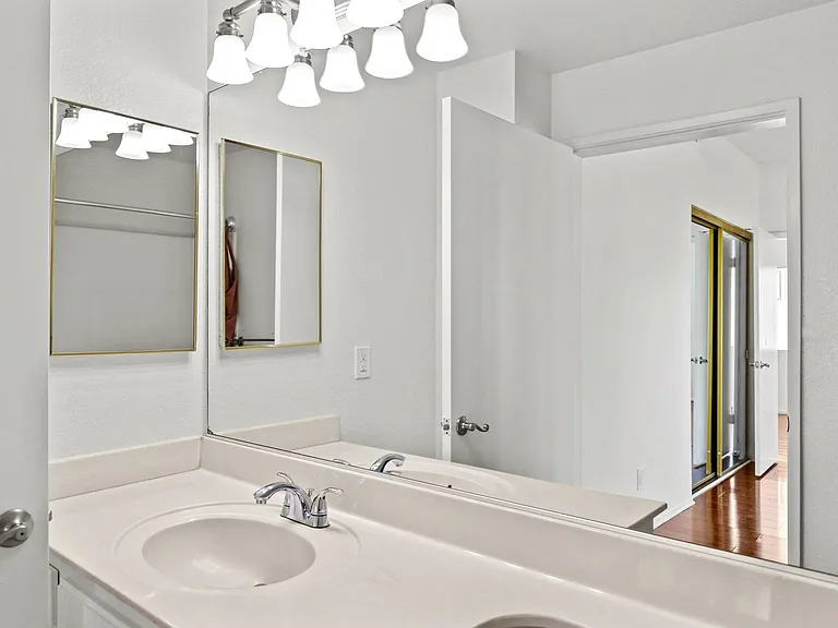 111 S Croft Ave — Photo 38