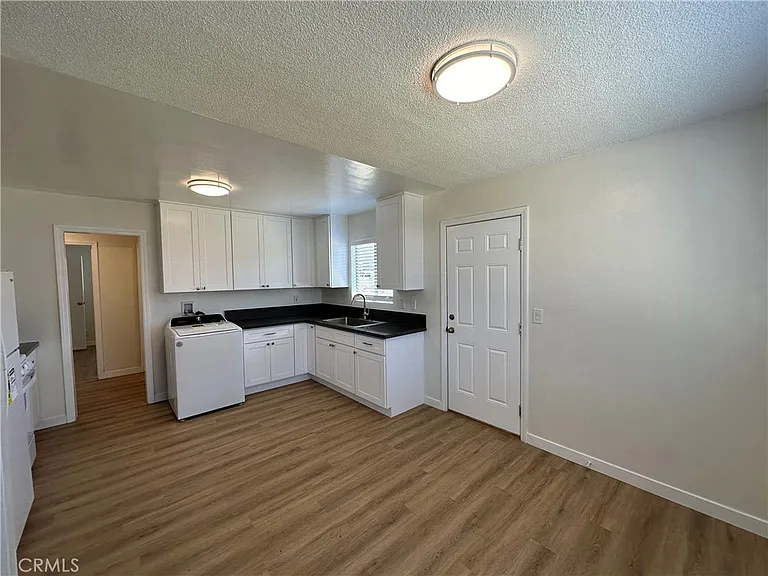 4754 Grace Ave — Photo 5