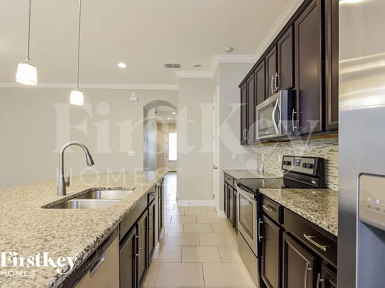 5948 Village Center Dr — Photo 7