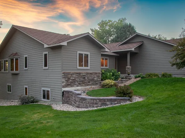 1201 Sunset St NW, Watertown, SD 57201