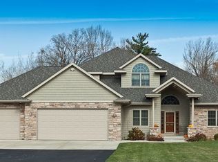 3288 Hawk Ridge Trl, Green Bay, WI 54313