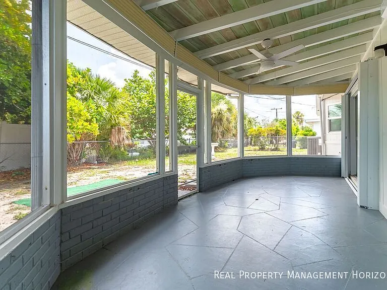 535 Oxford Dr — Photo 22