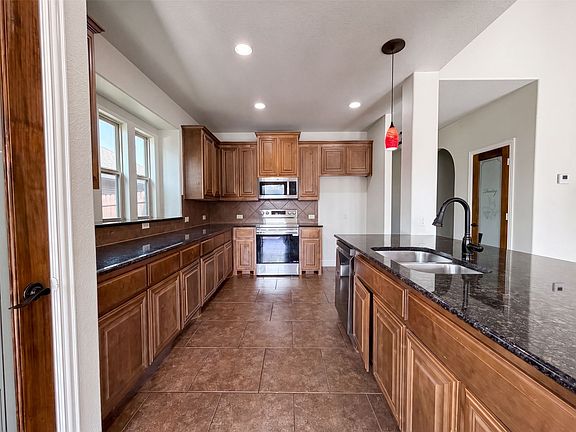 3rd image of 830 Graham Dr