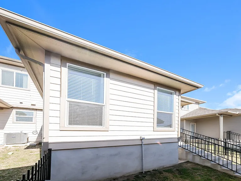 415 N Heatherwilde Blvd — Photo 20