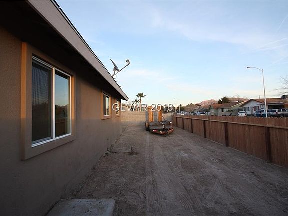 3rd image of 3628 Round Lake Dr
