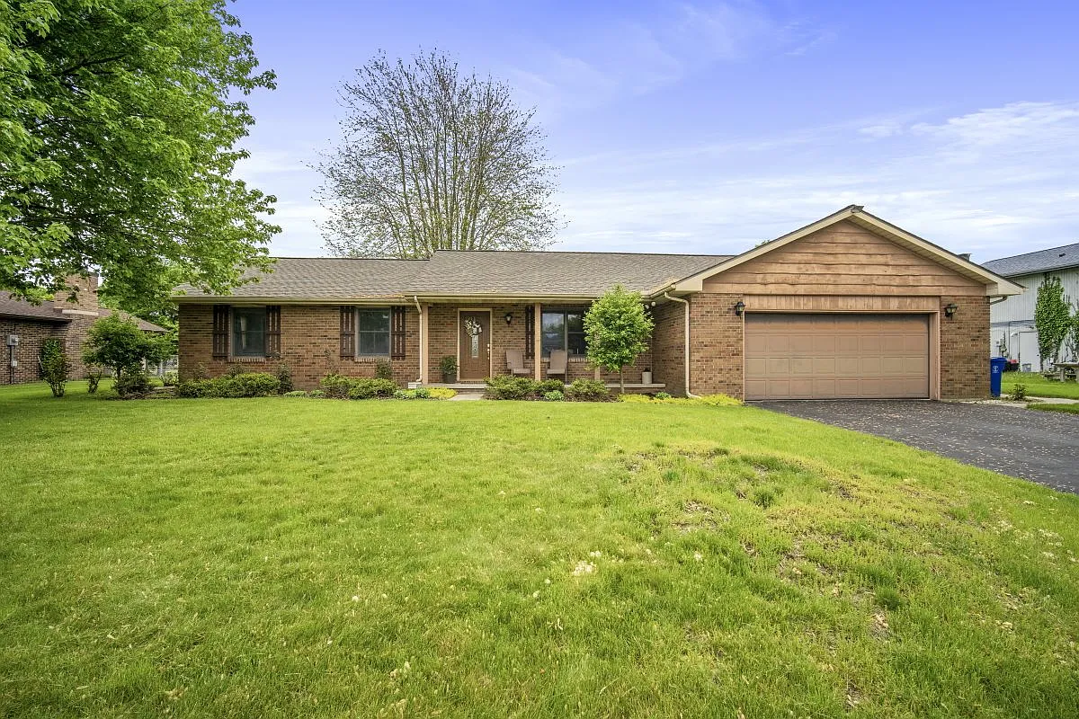 3504 Robin Dr photo 1