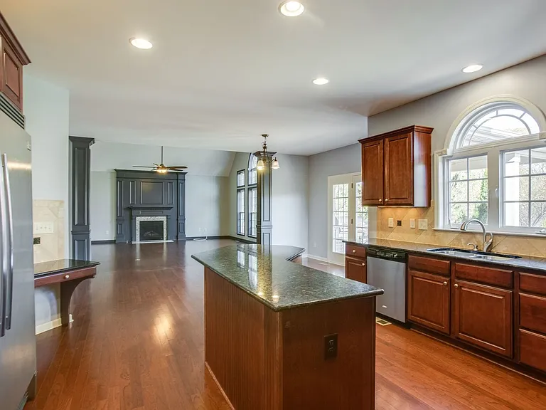 417 Gambrel Ct — Photo 32