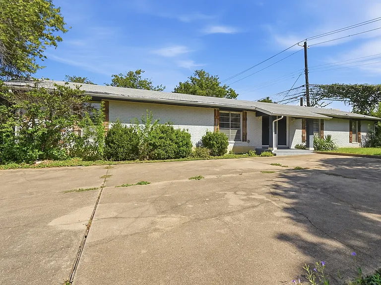 2712 Saint Edwards Cir #B — Photo 17