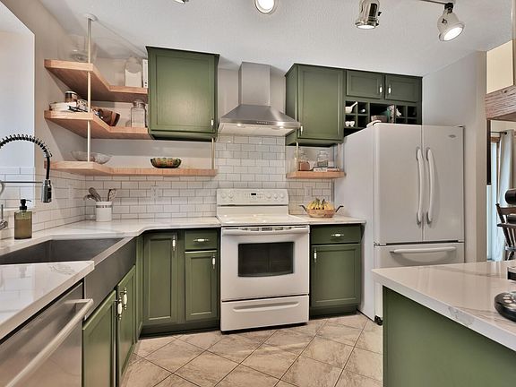 2nd image of 26038 Granada Ave