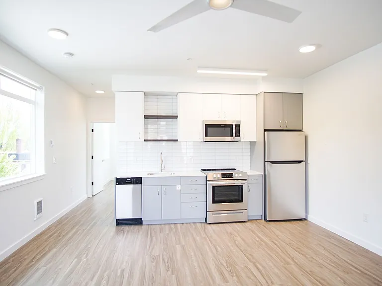 2320 N Vancouver Ave #303 — Photo 3