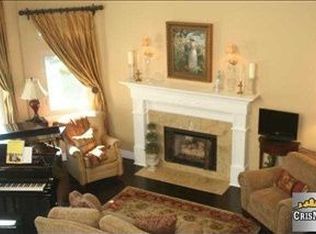 8001 Valley Flores Dr, Canoga Park, CA 91304