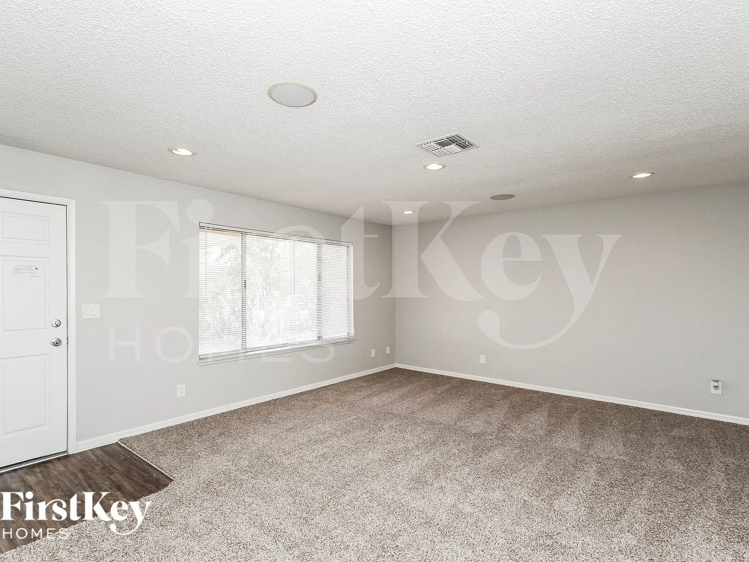 3 bed, 2.0 bath, 1233 sqft, $2,050 — Photo 4